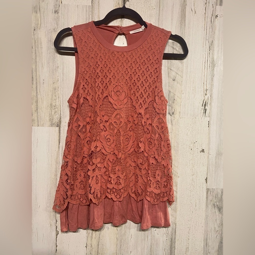 Maurice’s Pink Lace Key Hole Back Sleeveless Blouse Small